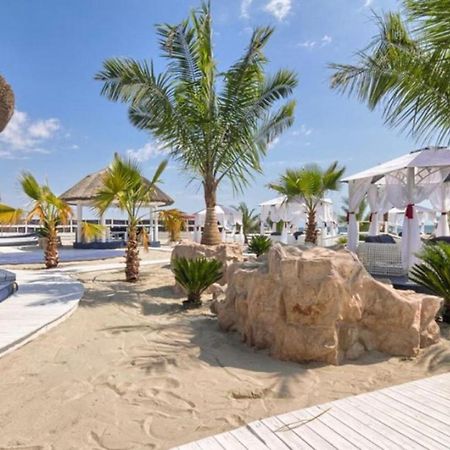 Velier Holiday Apartments Mamaia Esterno foto