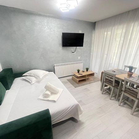Velier Holiday Apartments Mamaia Esterno foto