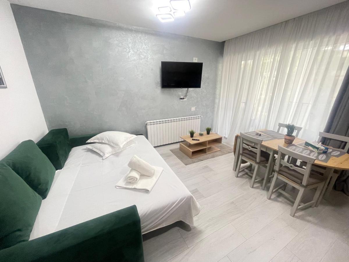 Velier Holiday Apartments Mamaia Esterno foto